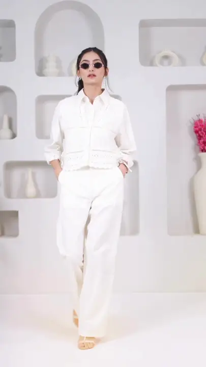 COSMO SQUARE NECK TOP video